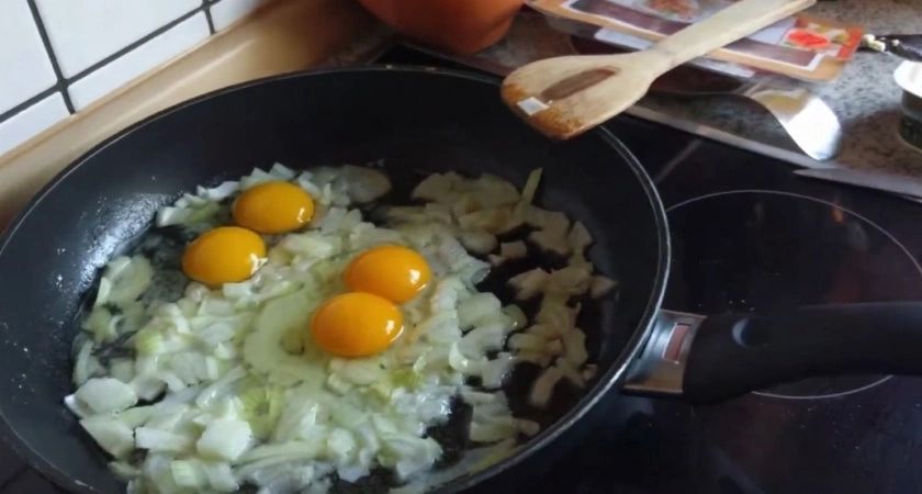 Яйца с сюрпризом: можно ли есть двойные желтки и что они сулят - ответы экспертов