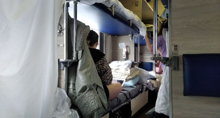 "В 7 утра с верхней полки слезла попутчица и стала будить меня, чтобы я уступил ей место": закон действует