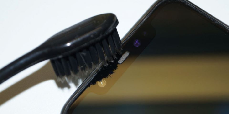 Как правильно чистить экраны ваших гаджетов: советы и хитрости