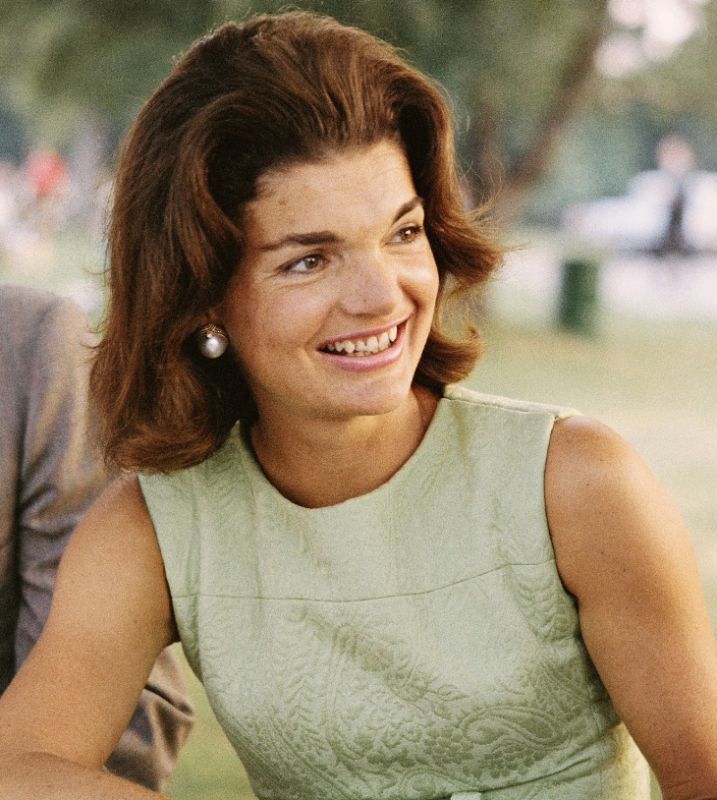 Жаклин Кеннеди: темные очки как символ стиля и скрытой неуверенности