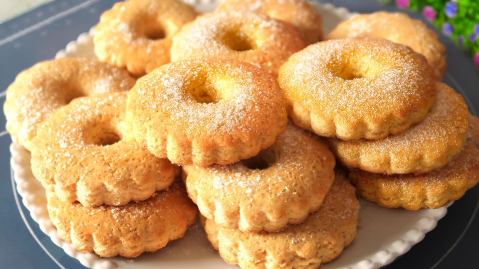 Нежные медовые коржики: быстрый и простой рецепт для идеального чаепития