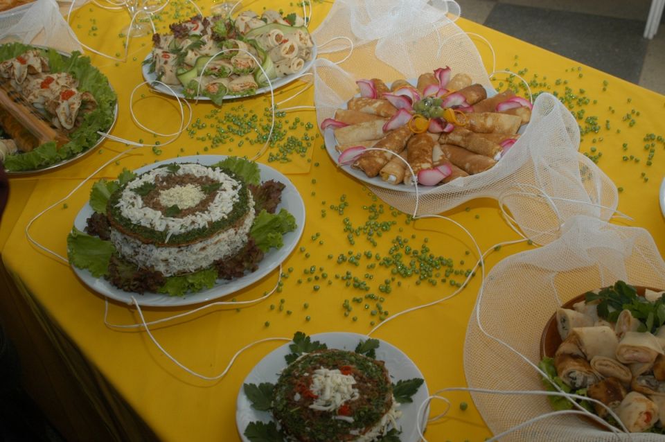 Как избежать отравления «прошлогодним» салатом: советы экспертов