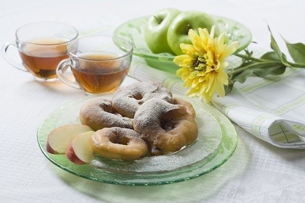 Пончики с яблоками: вкусный десерт для тех, кто следит за фигурой