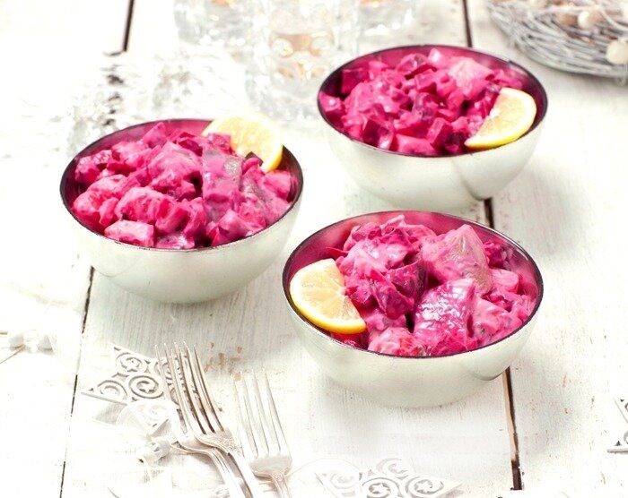 Альтернатива Шубе на скорую руку: вкусный салат с селедкой и свеклой