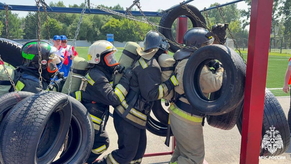 Новосибирские пожарные вошли в тройку лучших газодымозащитников Сибири