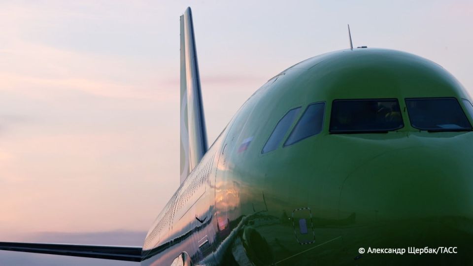       c 2022   S7,   -  