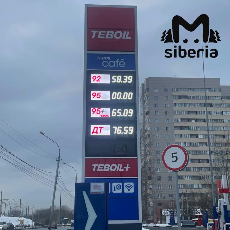 Водители выстроились в очередь у заправки в новосибирском Академгородке