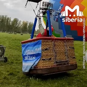 Жительница Новосибирска с дочкой пролетела над лесом на воздушном шаре и поделилась красотой