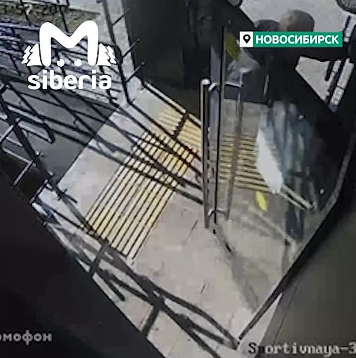 Джон Коннор прибыл из будущего, чтобы вырубить Скайнет в новосибирском домофоне