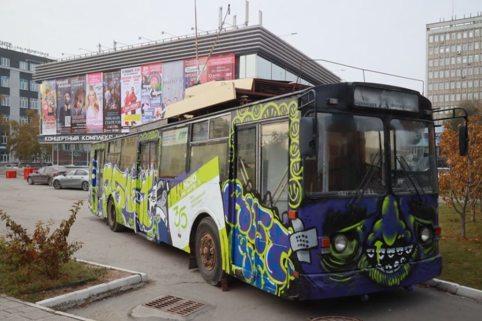 Вы тоже заметили «улыбающийся» троллейбус у КК Маяковского?