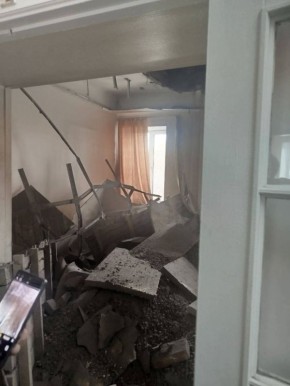 Часть крыши и потолка обрушилась в детской больнице в Новосибирске, сообщили в прокуратуре