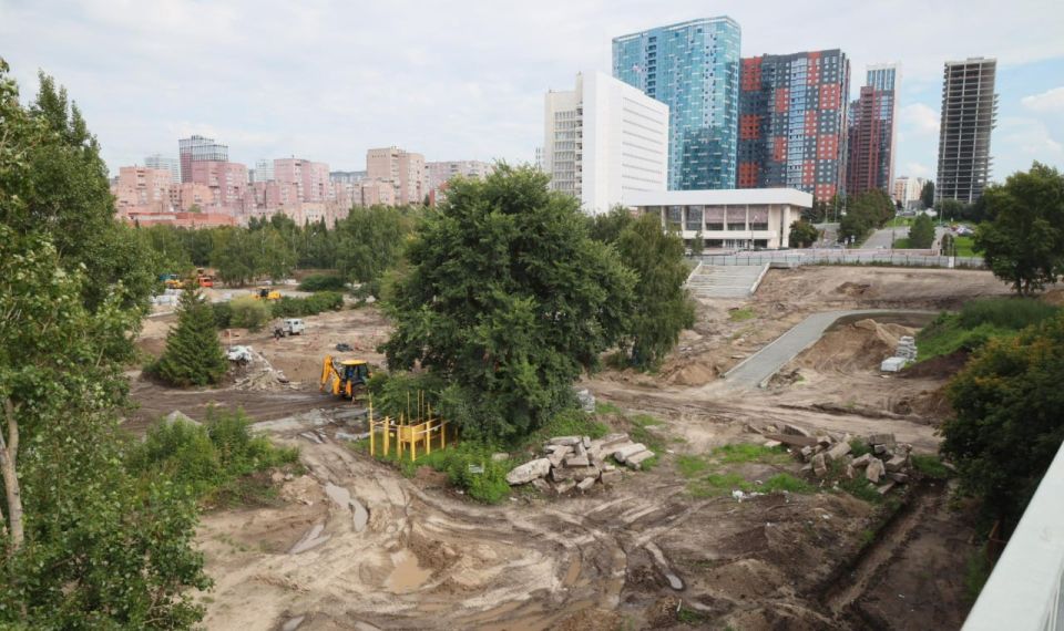 С опережением графика идёт строительство сквера Бугакова в Новосибирске