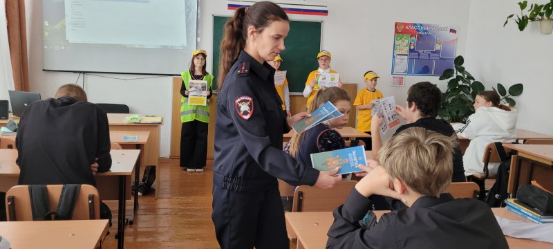 В Новосибирской области сотрудники Госавтоинспекции провели со школьниками мероприятие по профилактике безопасности дорожного движения В Новосибирской области сотрудники Госавтоинспекции провели со школьниками мероприятие по профилактике безопасности дорожного движения