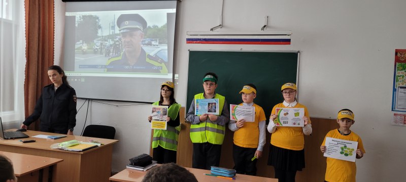 В Новосибирской области сотрудники Госавтоинспекции провели со школьниками мероприятие по профилактике безопасности дорожного движения В Новосибирской области сотрудники Госавтоинспекции провели со школьниками мероприятие по профилактике безопасности дорожного движения