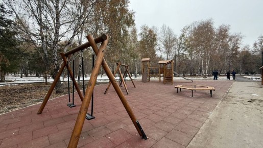 Новый детский городок в сквере Сибиряков-Гвардейцев