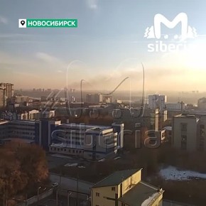 Два дома и баня горят на на левом берегу в Новосибирске, говорят очевидцы