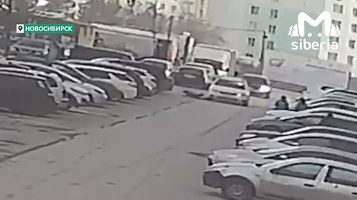 Ребенок врезался в машину на Плющихинском в Новосибирске