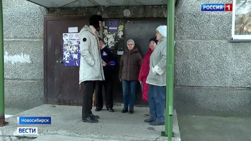 Квартира преткновения. В одной из многоэтажек Новосибирска разворачивается драма — пожилая жительница уже третий год не убирается в квартире, превратив её в приют для двух десятков кошек и склад уличного мусора