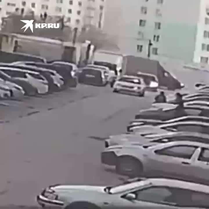 Ребенка сбила машина во дворе в Новосибирске