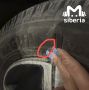 Неадекват кидался на людей с ножом и повредил их машину в Новосибирске