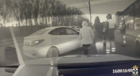 Сотрудниками ДПС задержан подозреваемый в незаконном сбыте наркотиков В ходе отработки поступившей оперативной информации о перевозке наркотических средств, 25 октября около 8.00 у одного из домов в Кировском районе г....
