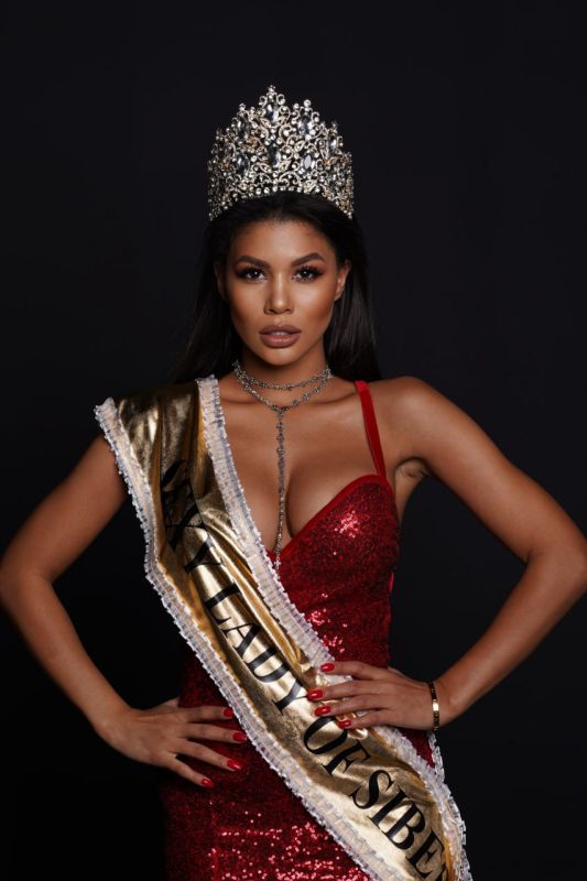 «Сотрудников ресторана обматерила, полицейского поцарапала»: модель Дженис Муэ оштрафовали за драку