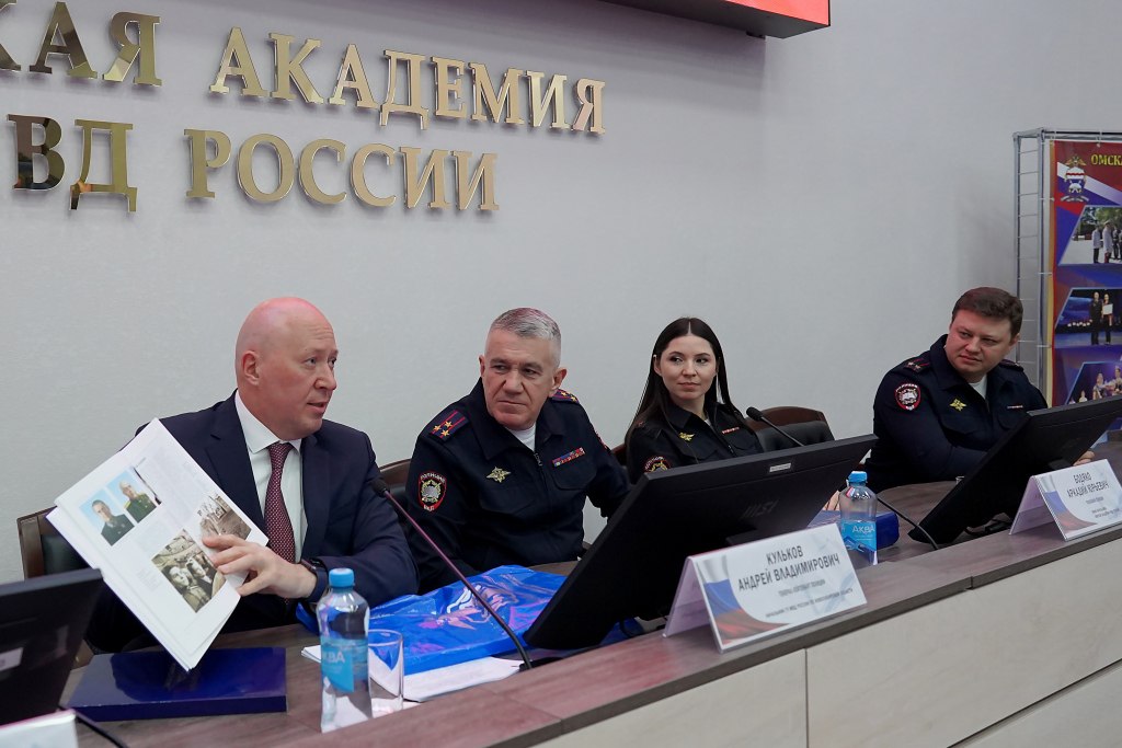 Начальник ГУ МВД России по Новосибирской области в рамках рабочей встречи посетил Омскую Академию МВД России Начальник ГУ МВД России по Новосибирской области генерал-лейтенант полиции Андрей Кульков встретился с руководством... Начальник ГУ МВД России по Новосибирской области в рамках рабочей встречи посетил Омскую Академию МВД России Начальник ГУ МВД России по Новосибирской области генерал-лейтенант полиции Андрей Кульков встретился с руководством...