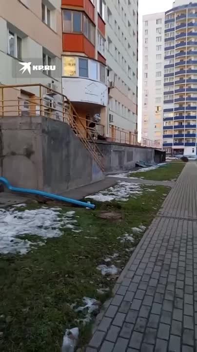 Мужчина подрался с офисным стулом в Новосибирске