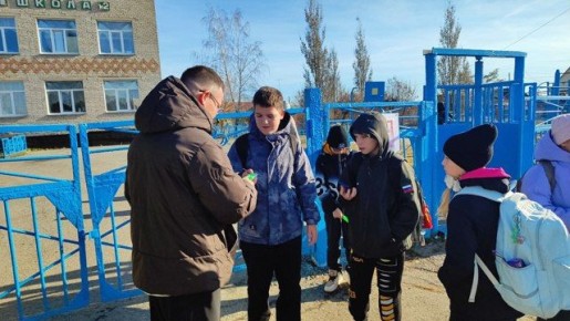 Госавтоинспекторы Чановского района совместно с представителями объединения «Родительский патруль» и юидовцами провели акцию «Грамотный пешеход»