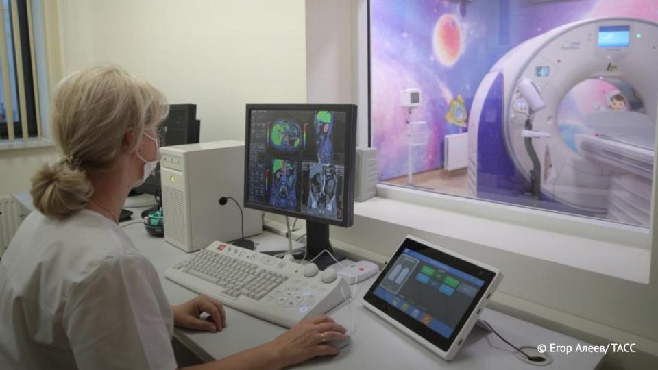 ИИ-системы для выявления рака мозга и туберкулеза по снимкам МРТ представят в Новосибирске в ноябре, сообщил директор Исследовательского центра в сфере ИИ НГУ Александр Люлько