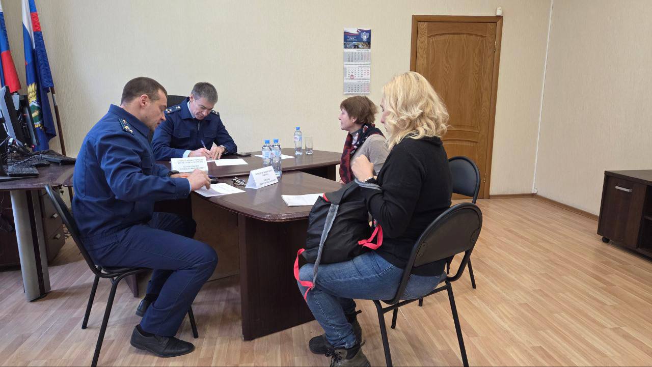 Первый заместитель прокурора Новосибирской области Сергей Коростылев провел личный прием граждан в прокуратуре Ленинского района Новосибирска Первый заместитель прокурора Новосибирской области Сергей Коростылев провел личный прием граждан в прокуратуре Ленинского района Новосибирска