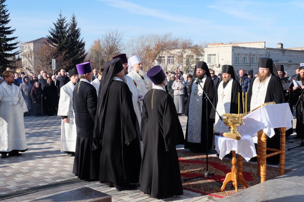 Председатель Законодательного Собрания Новосибирской области Андрей Шимкив и депутаты регионального парламента приняли участие в открытии часовни в селе Верх-Ирмень Председатель Законодательного Собрания Новосибирской области Андрей Шимкив и депутаты регионального парламента приняли участие в открытии часовни в селе Верх-Ирмень