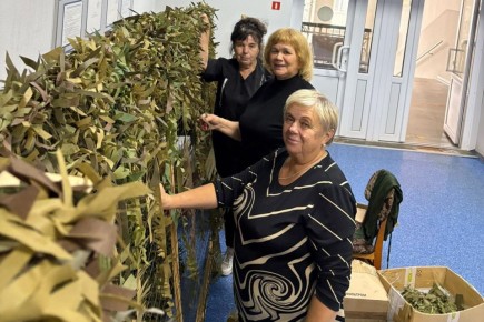 Волонтеры из Искитима отправили бойцам СВО партию маскировочных сетей