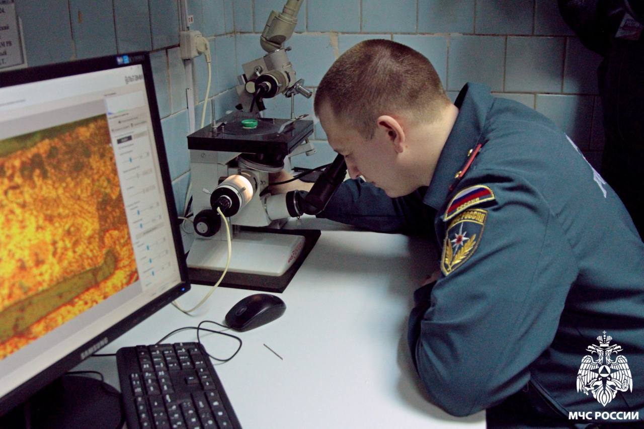 Расследование пожаров. Что привело к пожару, где располагался очаг возгорания и исследование вещдоков с места происшествия – это то, чем занимаются эксперты Испытательной пожарной лаборатории Новосибирской области Расследование пожаров. Что привело к пожару, где располагался очаг возгорания и исследование вещдоков с места происшествия – это то, чем занимаются эксперты Испытательной пожарной лаборатории Новосибирской области