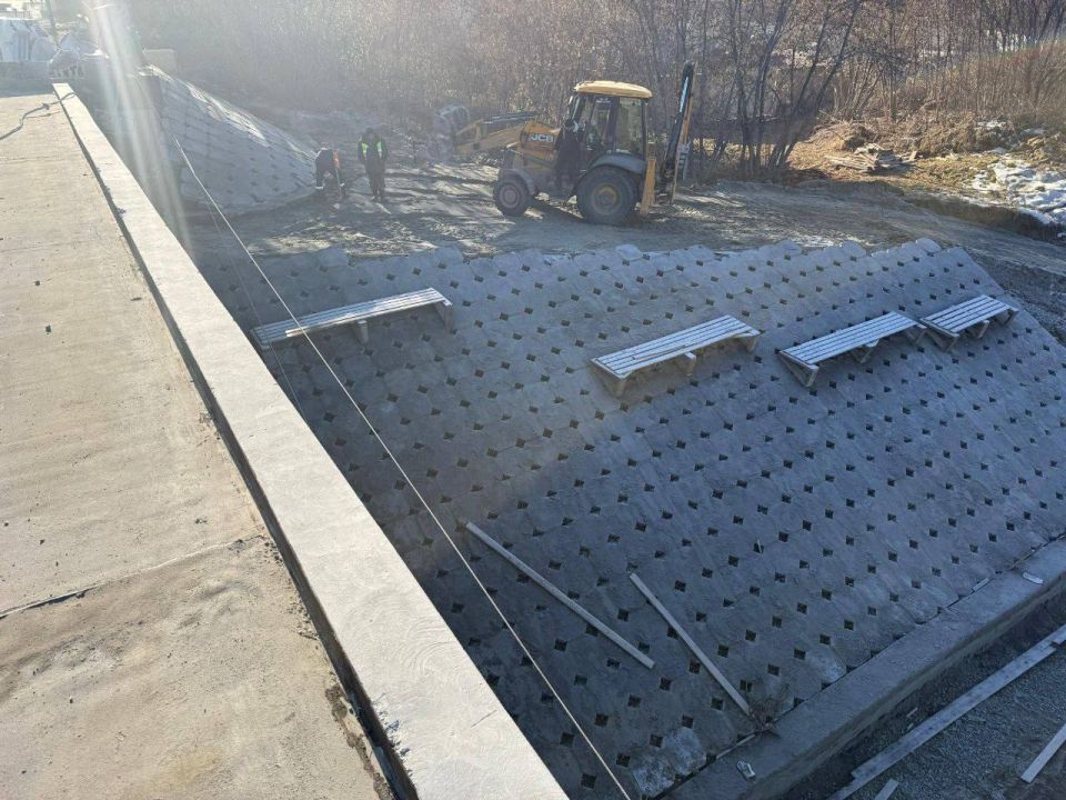 Максим Кудрявцев: На мосту через реку Иню на Бердском шоссе полностью закончены работы по устройству проезжей части и тротуаров