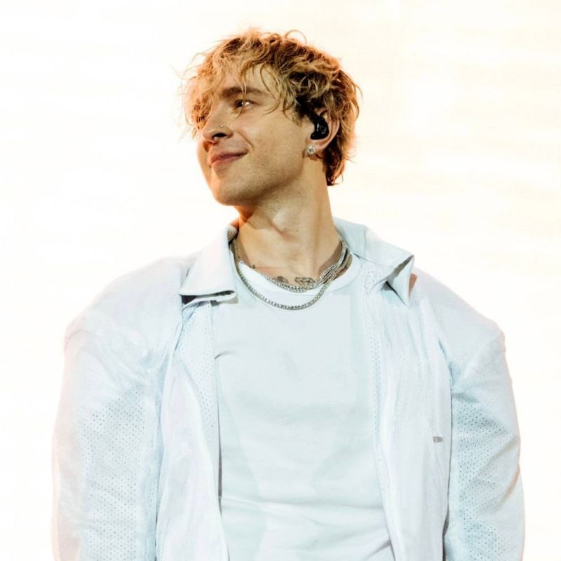 Концерт Егора Крида в Омске перенесли из-за болезни