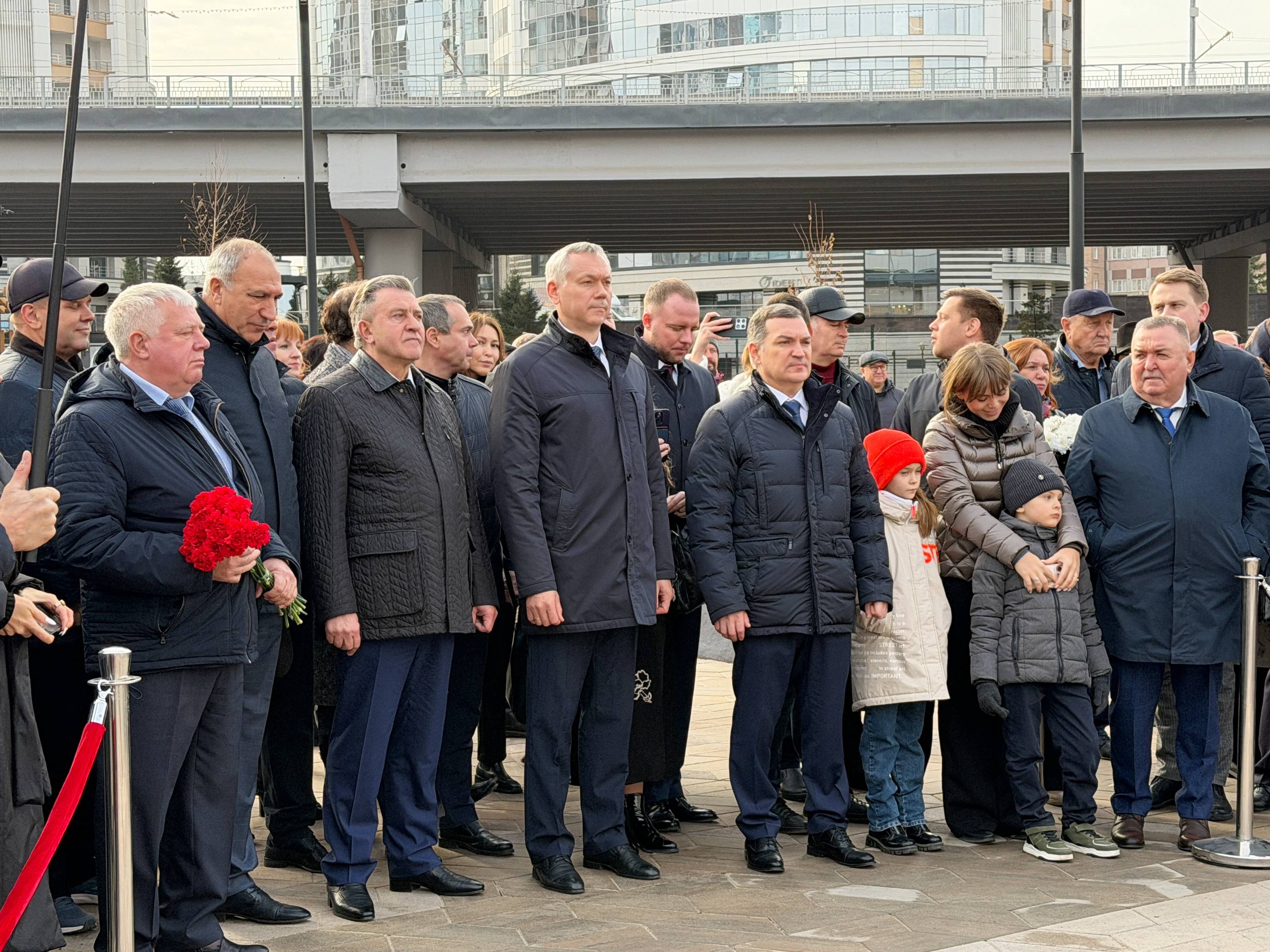 Максим Кудрявцев: Сегодня в Октябрьском районе открыли парк имени Юрия Фёдоровича Бугакова — почётного гражданина Новосибирской области, депутата Заксобрания и основателя «Ирмени» Максим Кудрявцев: Сегодня в Октябрьском районе открыли парк имени Юрия Фёдоровича Бугакова — почётного гражданина Новосибирской области, депутата Заксобрания и основателя «Ирмени»