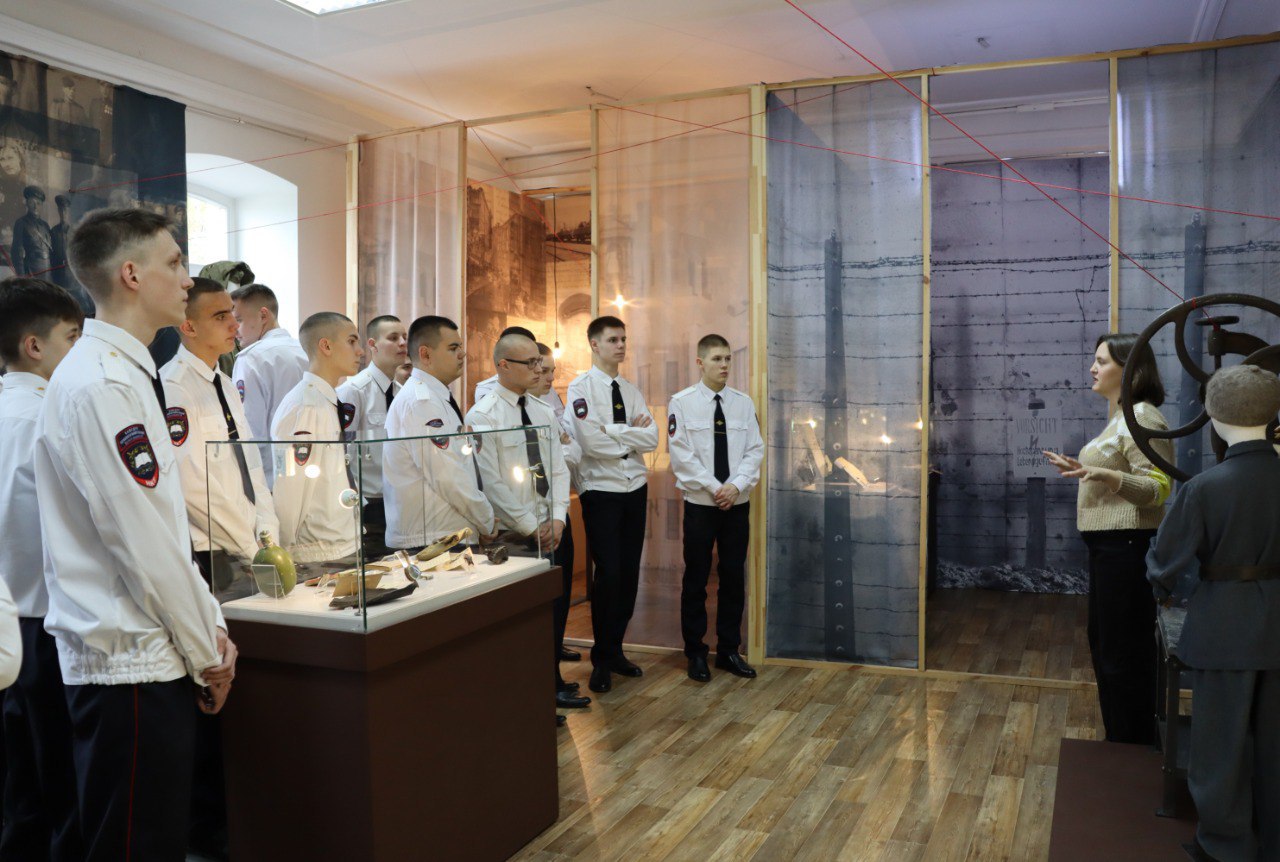 Главным управлением МВД России по Новосибирской области для студентов Новосибирского кооперативного техникума им. А.Н. Косыгина Новосибирского оболпотребсоюза организована экскурсия Главным управлением МВД России по Новосибирской области для студентов Новосибирского кооперативного техникума им. А.Н. Косыгина Новосибирского оболпотребсоюза организована экскурсия