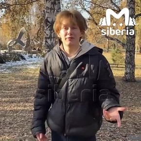 Зумер заклеил вывеску новосибирского метро логотипом Меллстроя, чтобы получить халявную квартиру