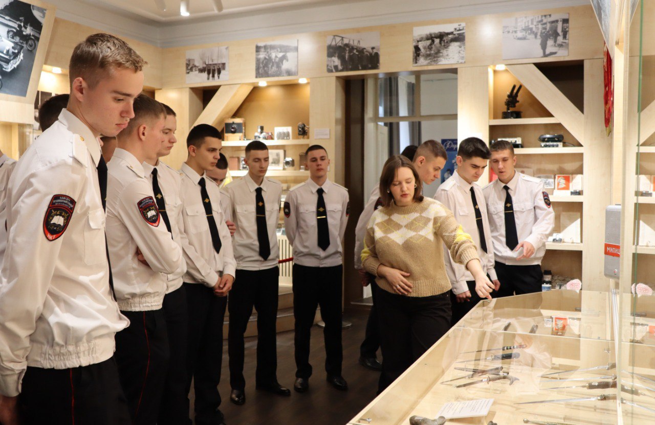 Главным управлением МВД России по Новосибирской области для студентов Новосибирского кооперативного техникума им. А.Н. Косыгина Новосибирского оболпотребсоюза организована экскурсия Главным управлением МВД России по Новосибирской области для студентов Новосибирского кооперативного техникума им. А.Н. Косыгина Новосибирского оболпотребсоюза организована экскурсия