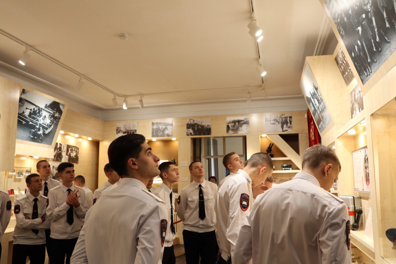 Главным управлением МВД России по Новосибирской области для студентов Новосибирского кооперативного техникума им. А.Н. Косыгина Новосибирского оболпотребсоюза организована экскурсия Главным управлением МВД России по Новосибирской области для студентов Новосибирского кооперативного техникума им. А.Н. Косыгина Новосибирского оболпотребсоюза организована экскурсия