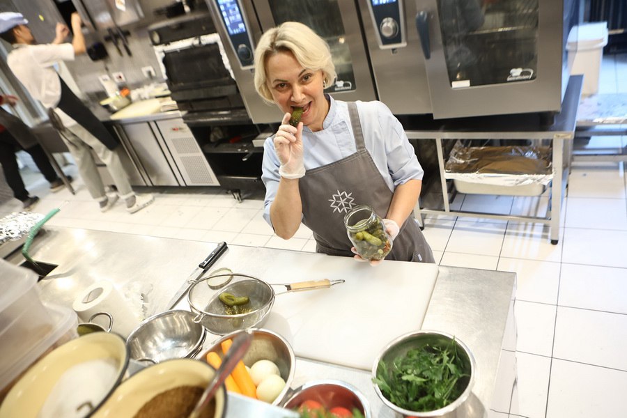 «Горжусь, когда вижу полный зал»: лучший шеф-повар Сибири о любимой работе «Горжусь, когда вижу полный зал»: лучший шеф-повар Сибири о любимой работе