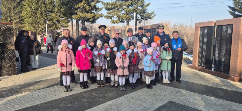 В Маслянинском муниципальном округе районе сотруднику территориального отделения полиции вручены ключи от частного дома В Маслянинском муниципальном округе районе сотруднику территориального отделения полиции вручены ключи от частного дома