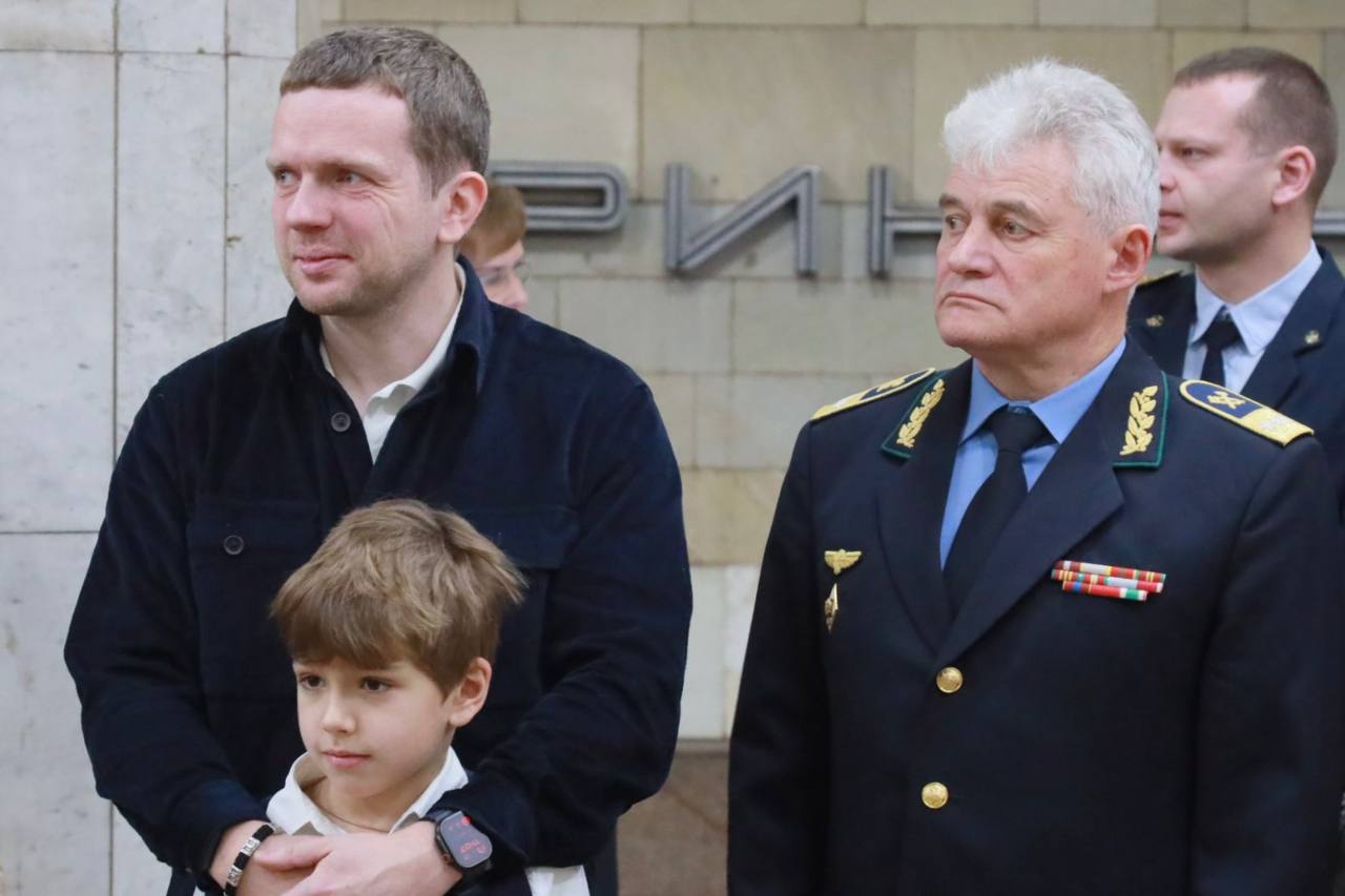 Максим Кудрявцев: В метро запустили вагон с фотовыставкой в честь Ростислава Александровича Шило — Почётного жителя Новосибирска и выдающегося деятеля культуры, который возглавлял Новосибирский зоопарк с 1969 по 2016 годы Максим Кудрявцев: В метро запустили вагон с фотовыставкой в честь Ростислава Александровича Шило — Почётного жителя Новосибирска и выдающегося деятеля культуры, который возглавлял Новосибирский зоопарк с 1969 по 2016 годы