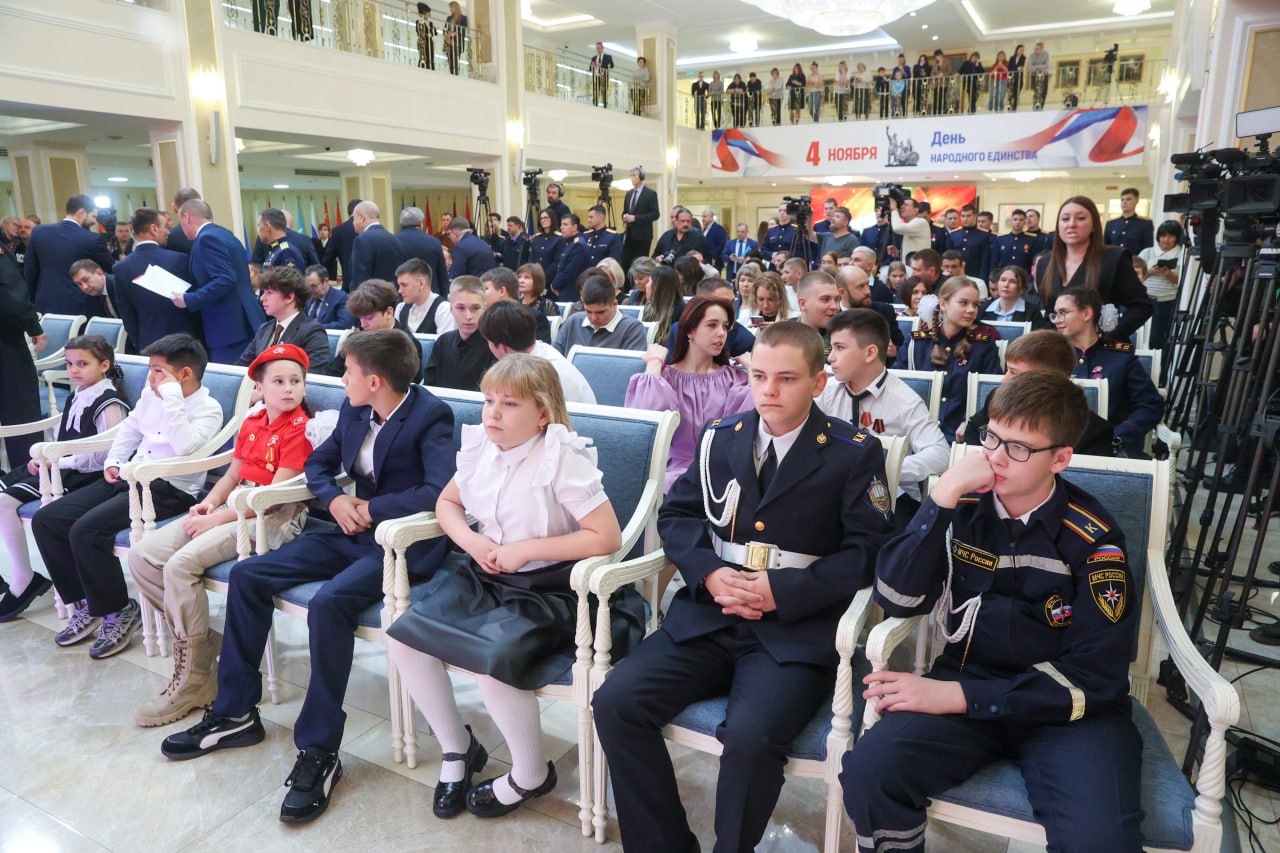 В Совете Федерации наградили детей-героев за спасение людей и проявленное мужество В Совете Федерации наградили детей-героев за спасение людей и проявленное мужество