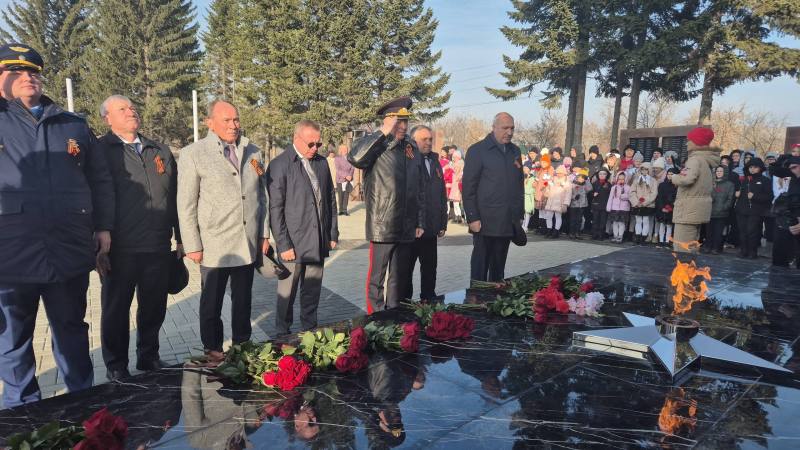 В Маслянинском муниципальном округе районе сотруднику территориального отделения полиции вручены ключи от частного дома В Маслянинском муниципальном округе районе сотруднику территориального отделения полиции вручены ключи от частного дома