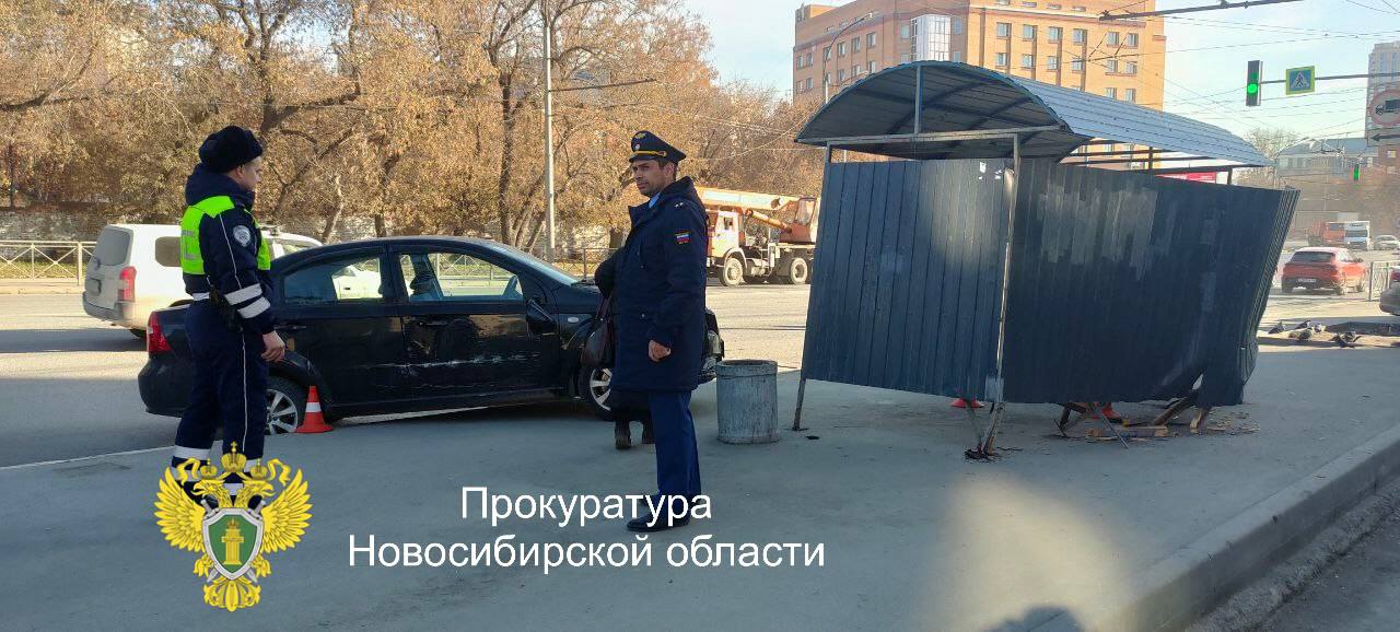 Прокуратурой с выездом на место происшествия организована проверка информации о ДТП, произошедшем на улице Владимировская, в котором пострадало 4 человека, в том числе двое несовершеннолетних