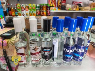 По постановлению прокурора владелец торговой точки привлечен к административной ответственности за продажу алкогольной и табачной продукции без маркировки