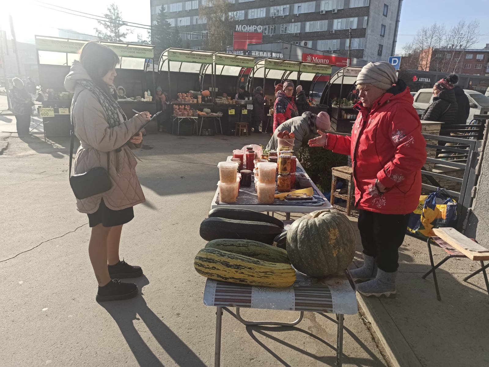 В октябре на площади Калинина провели 16 рейдов по борьбе со стихийной торговлей