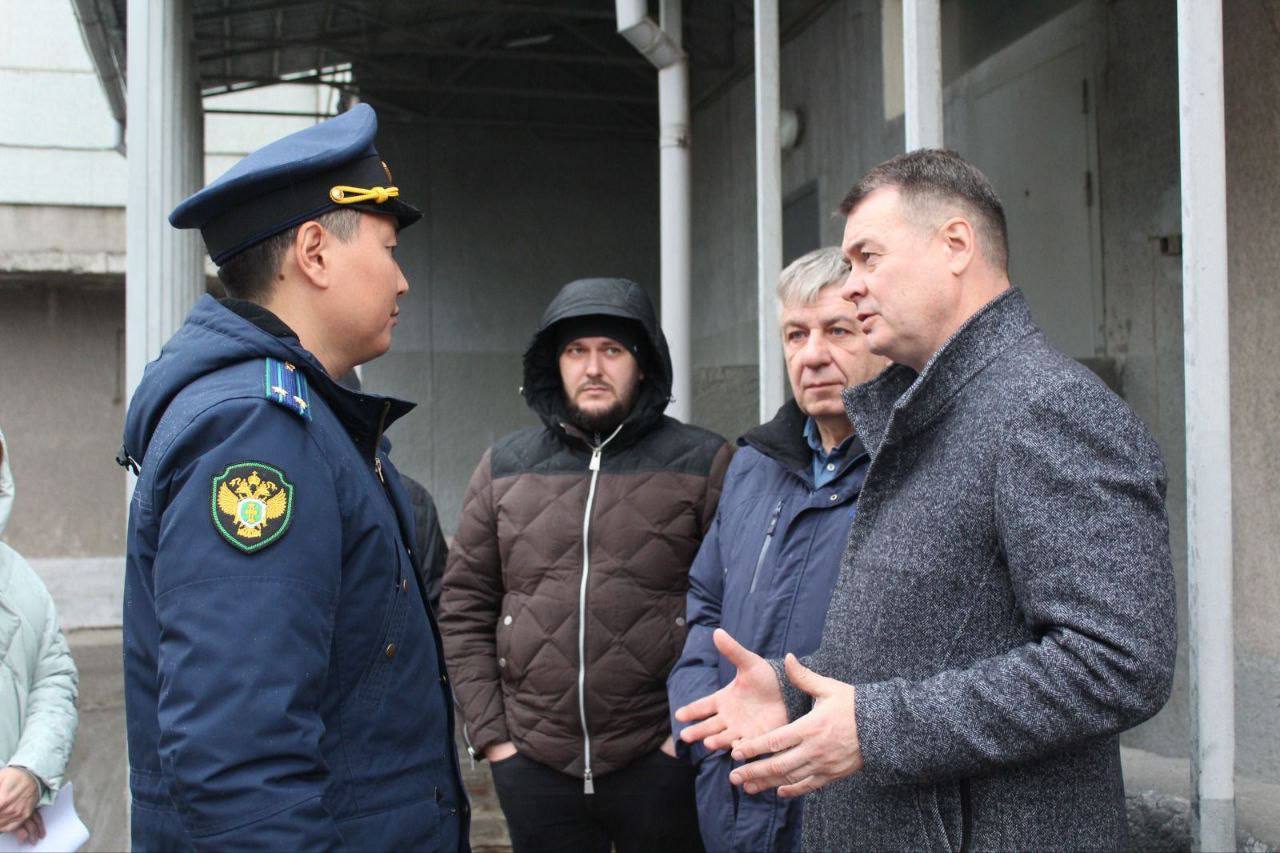 На контроле прокуратуры находится вопрос текущего содержания дорог и подготовки дорожных служб к работе в зимний период